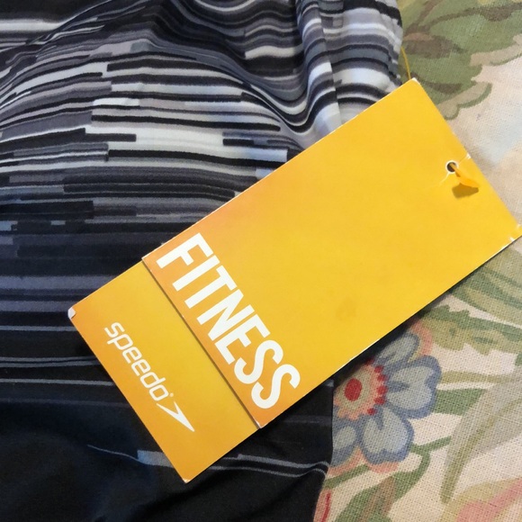 Speedo FITNESS Size 10 Ladies Classic Speedo High ScoopNeck Muted Graphic $89NEW - Picture 8 of 11